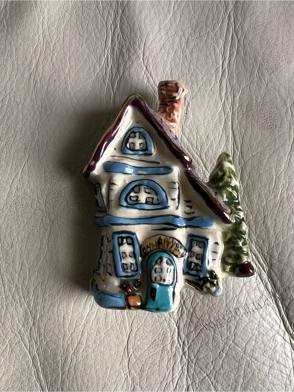 Vintage Ceramic Cottage House Pin Brooch Heather Goldmine 2002